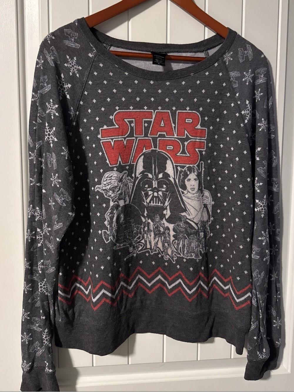 Star Wars Women’s Gray Crewneck Sweatshirt with Red Logo XL Holiday Pullover